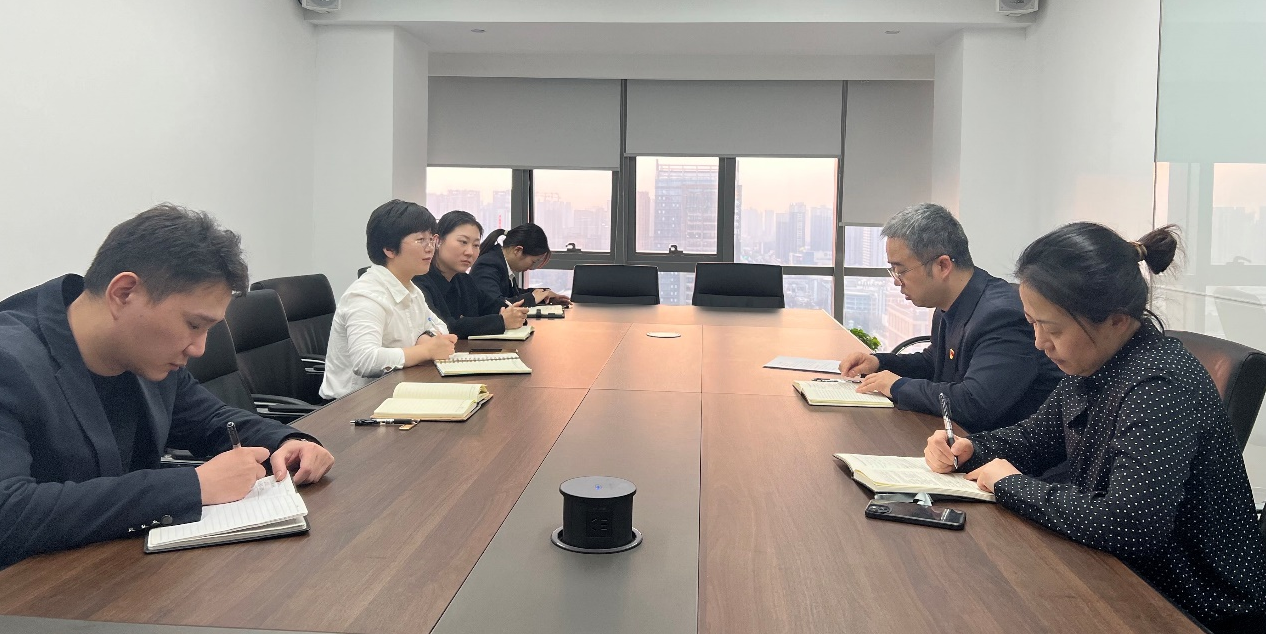 努力把準(zhǔn)斗爭方向，堅定斗爭意志——法律事務(wù)中心召開會議傳達(dá)黨課精神