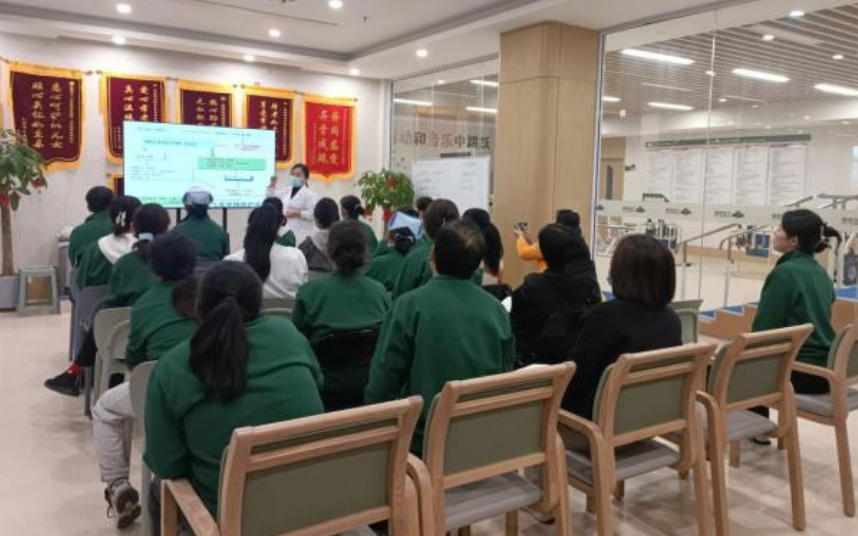 “救”在身邊！共筑服務(wù)安全——頤信養(yǎng)老舉辦急救技能培訓(xùn)